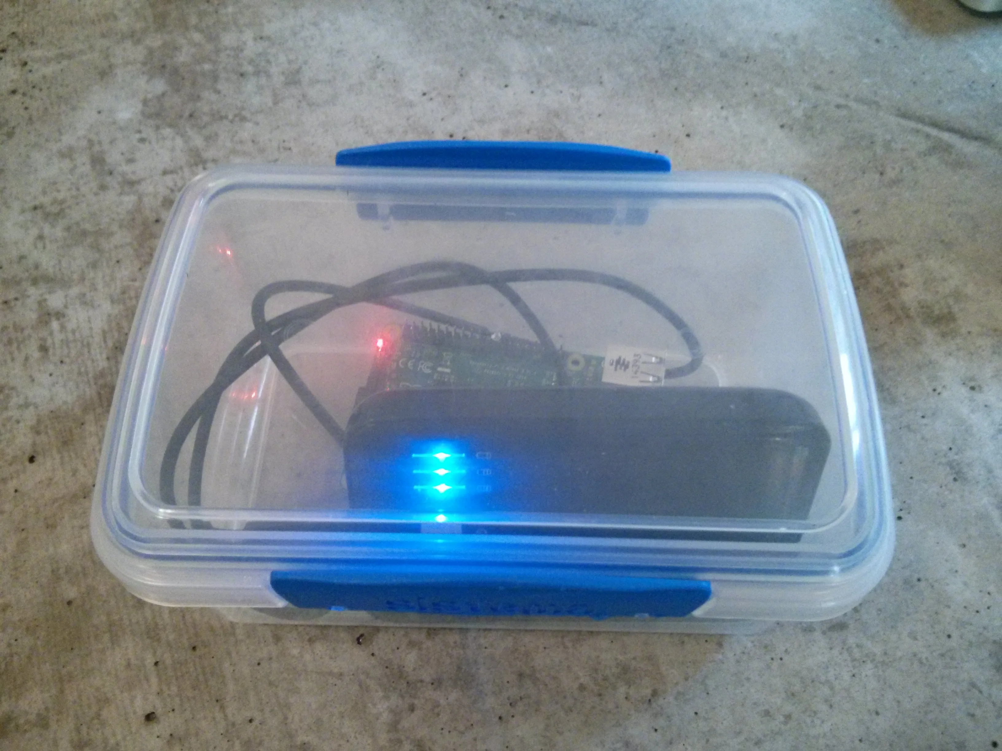 RaspberryPi running minecraft in a lunchbox with a battery