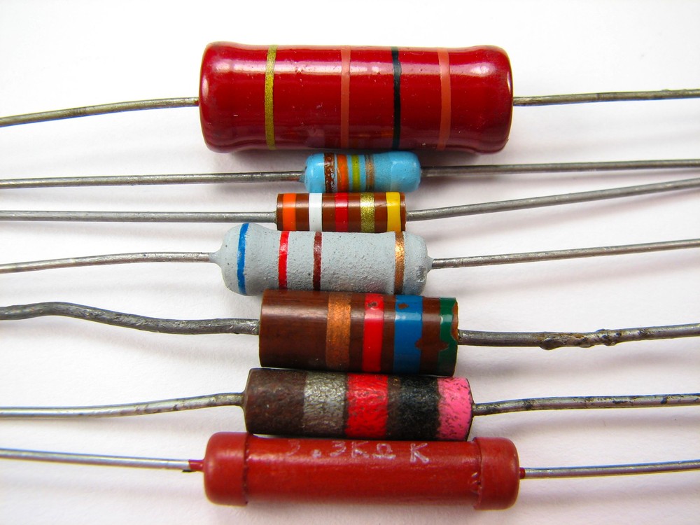 Different types of electronic resistors