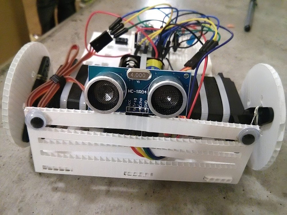 SimpleBot - basic robot made from craft materials